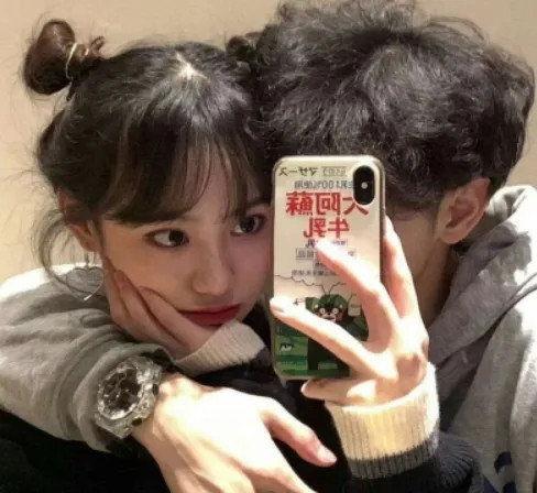 矮矮的男网红情侣头像,甜蜜萌态，网络红人新潮流