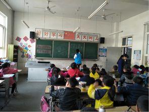 武汉纺织大学男网红老师,课堂风采与网络热度并存的教育新现象”